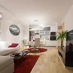 Luxury Apartment *